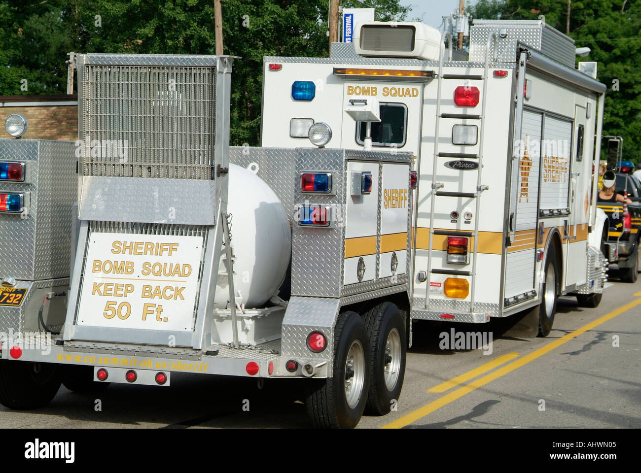 bomb-squad-police-truck-AHWN05.jpg