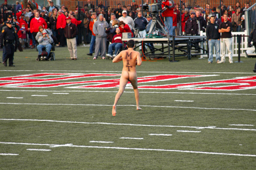 MIT_streaker_at_HarvardYale_game.jpg