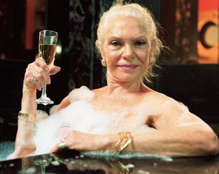 hag_in_tub_450x357.jpg