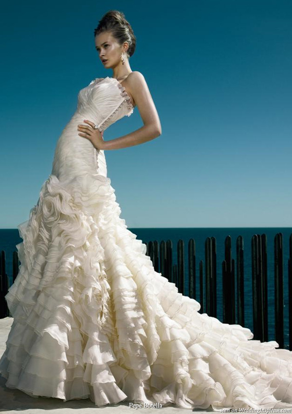 ruffle_wedding_gown_novias.jpg