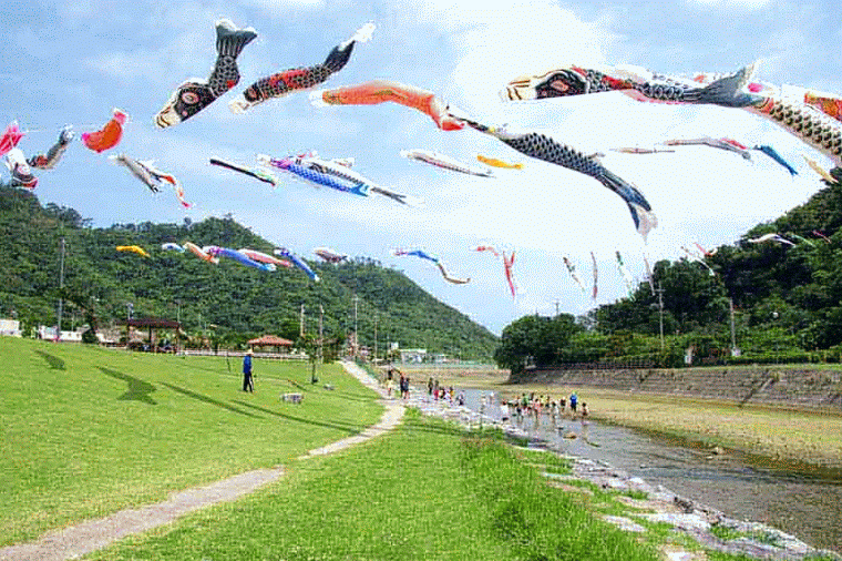 Ryukyu Life: 6 GIF Animations of Flying Fish (Koinobori) in Oku Okinawa