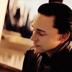 Tom Hiddleston Facepalm GIF - TomHiddleston Facepalm Loki - Discover &  Share GIFs
